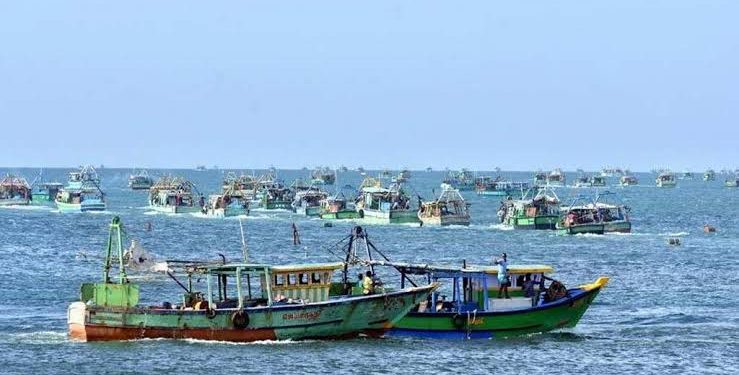 மட்டக்களப்பில் சட்டவிரோத சுருக்கு வலை மீன்பிடிக்கு எதிராக மீனவர்கள் போராட்டம்!